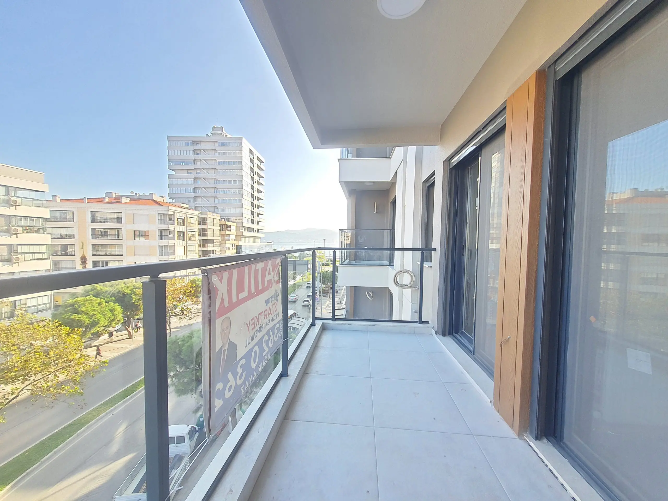 Uğur Ayaz - İzmir Mavişehir Gayrimenkul Danışmanı 20231003 165015 scaled 1