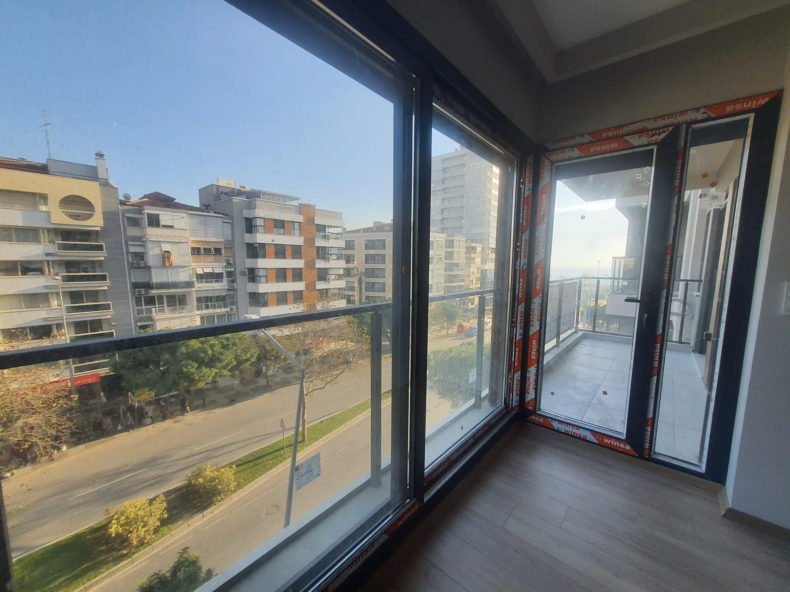 Uğur Ayaz - İzmir Mavişehir Gayrimenkul Danışmanı 20231220 161014 scaled 1