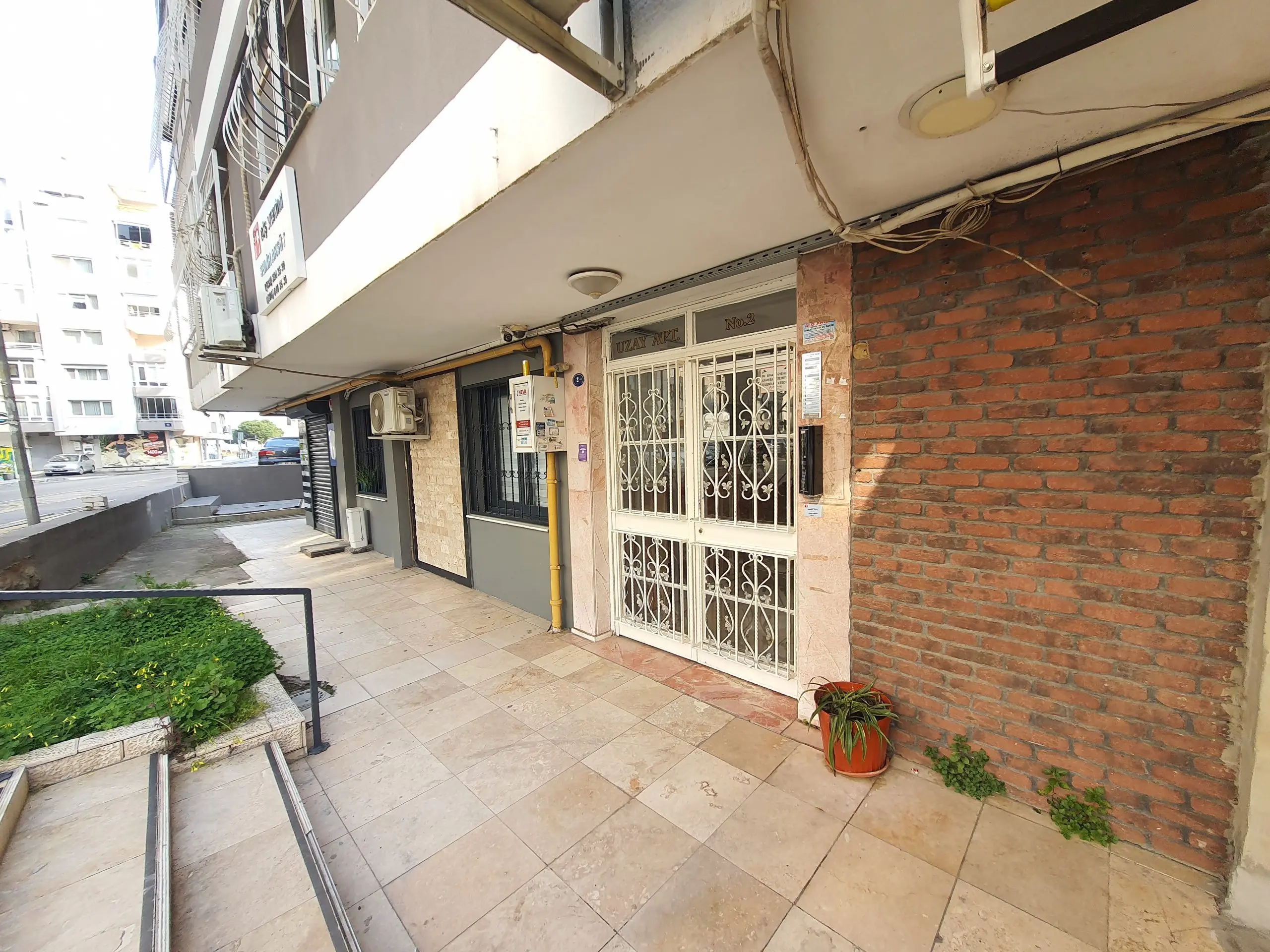Uğur Ayaz - İzmir Mavişehir Gayrimenkul Danışmanı 20250302 103057 scaled 1