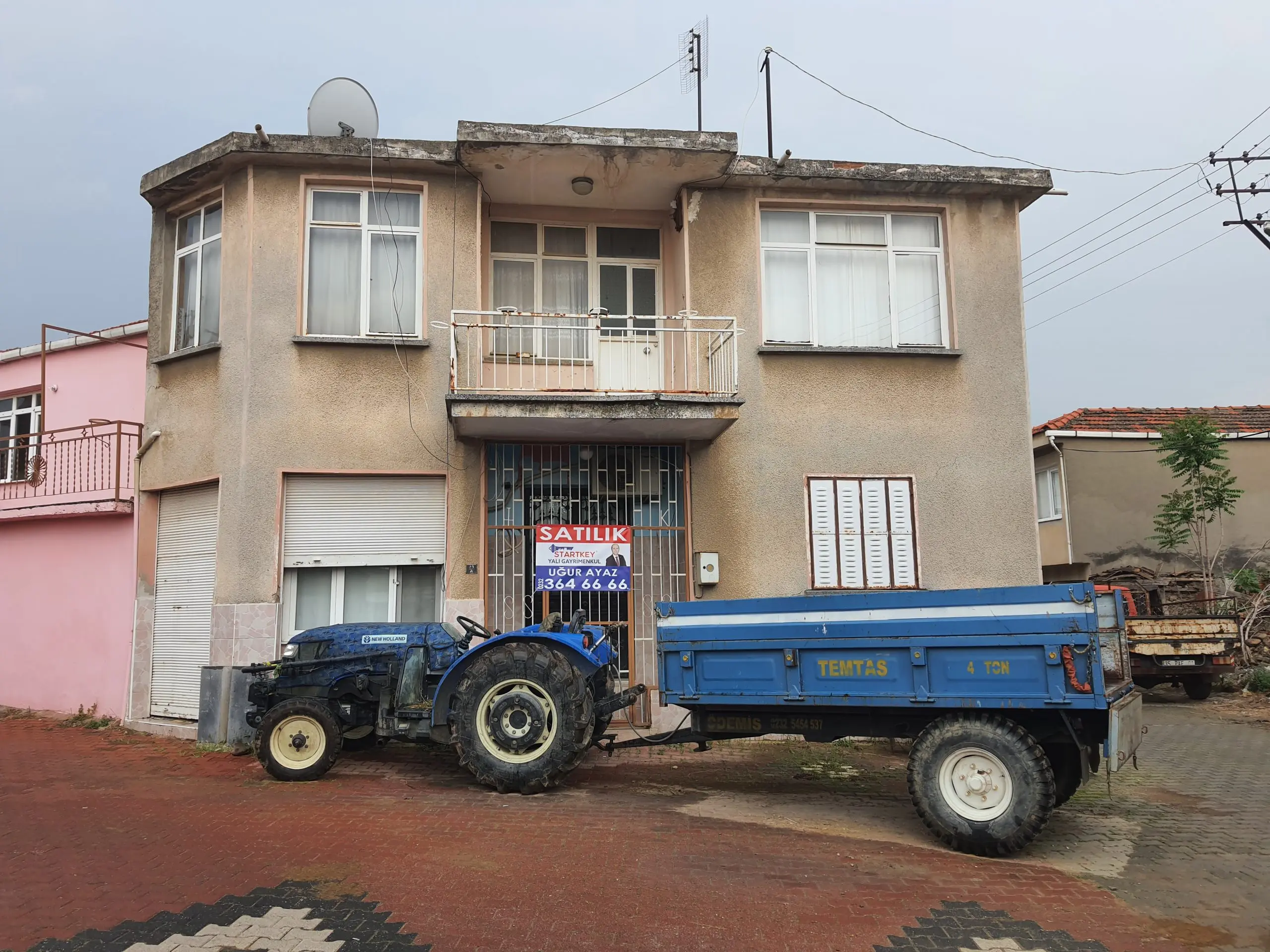 Uğur Ayaz - İzmir Mavişehir Gayrimenkul Danışmanı 20250424 164057 scaled 1