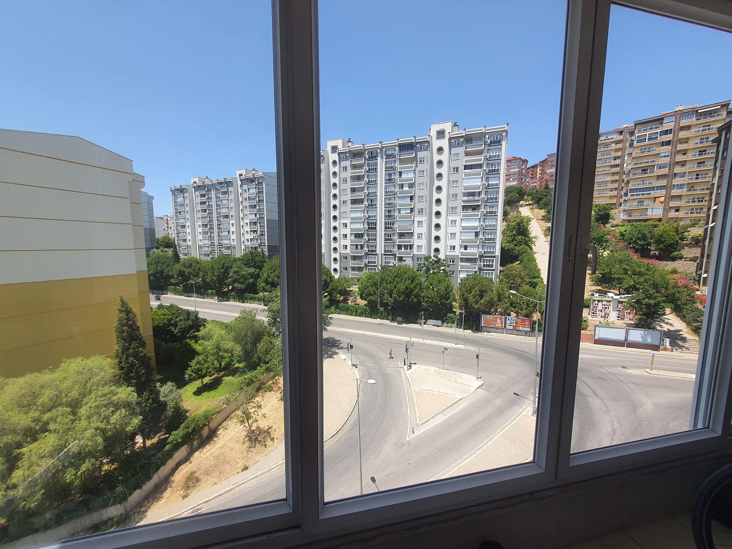 Uğur Ayaz - İzmir Mavişehir Gayrimenkul Danışmanı 20250616 132043 scaled 1