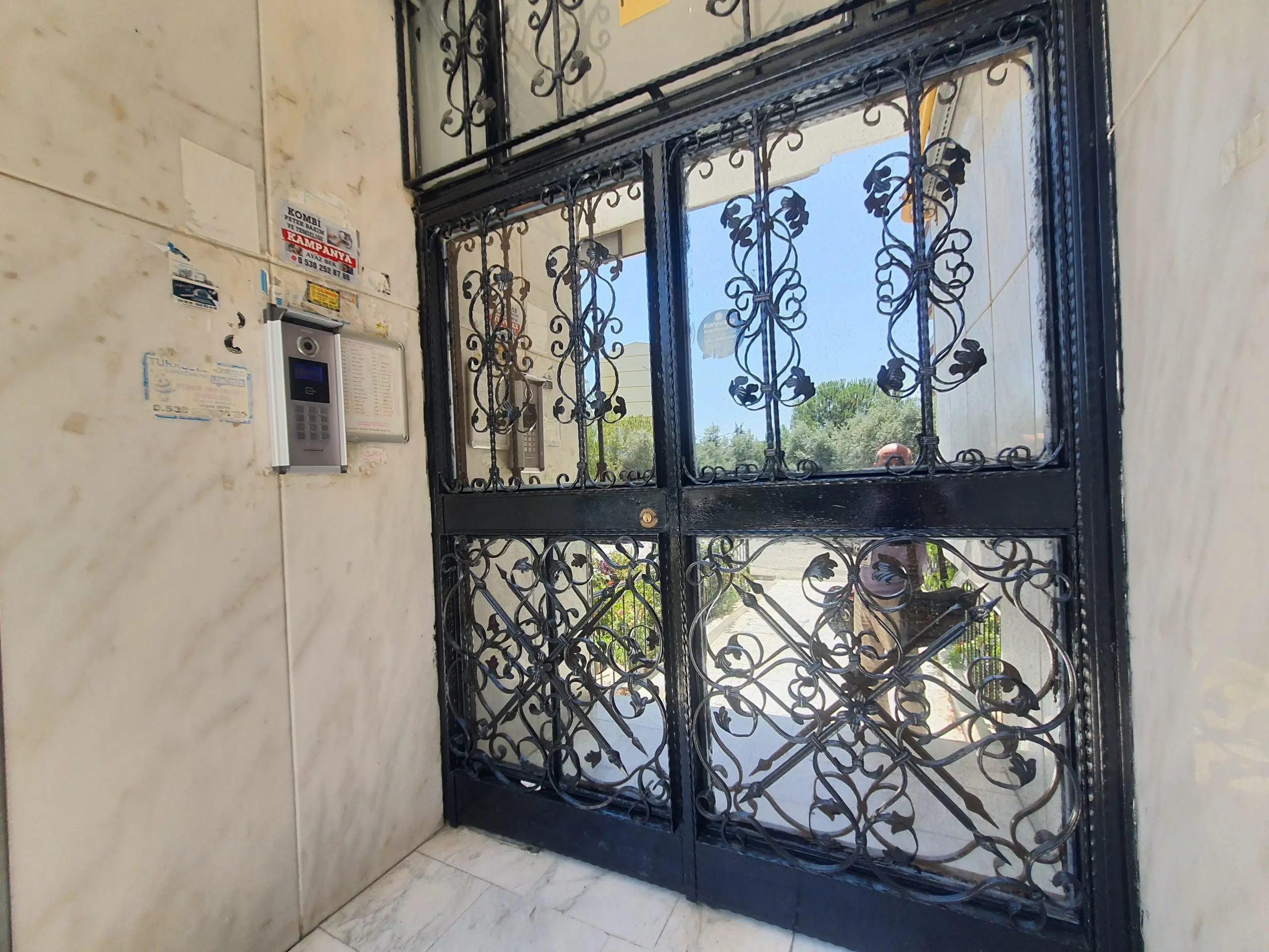 Uğur Ayaz - İzmir Mavişehir Gayrimenkul Danışmanı 20250616 134525 scaled 1