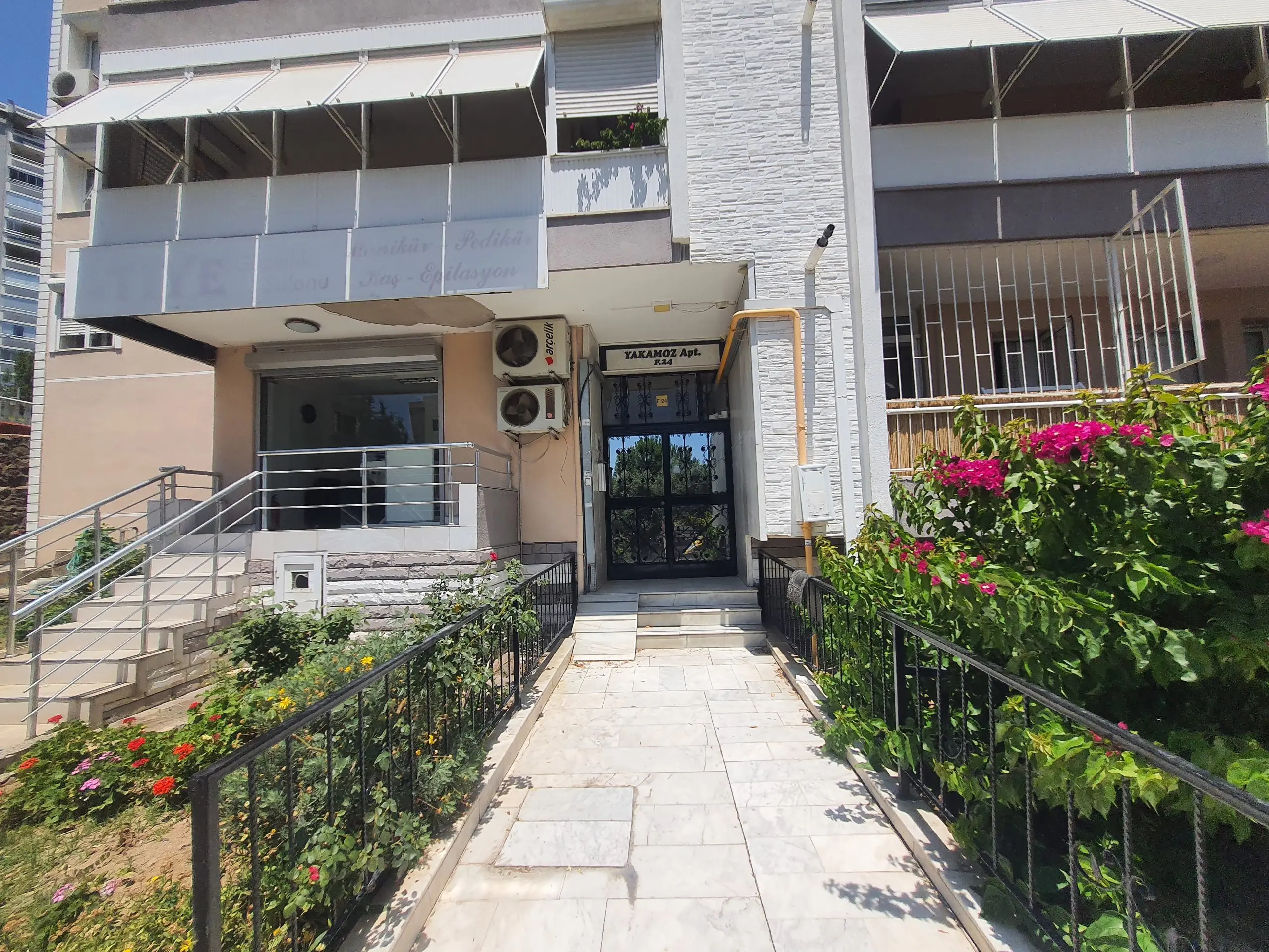 Uğur Ayaz - İzmir Mavişehir Gayrimenkul Danışmanı 20250616 134534 scaled 1