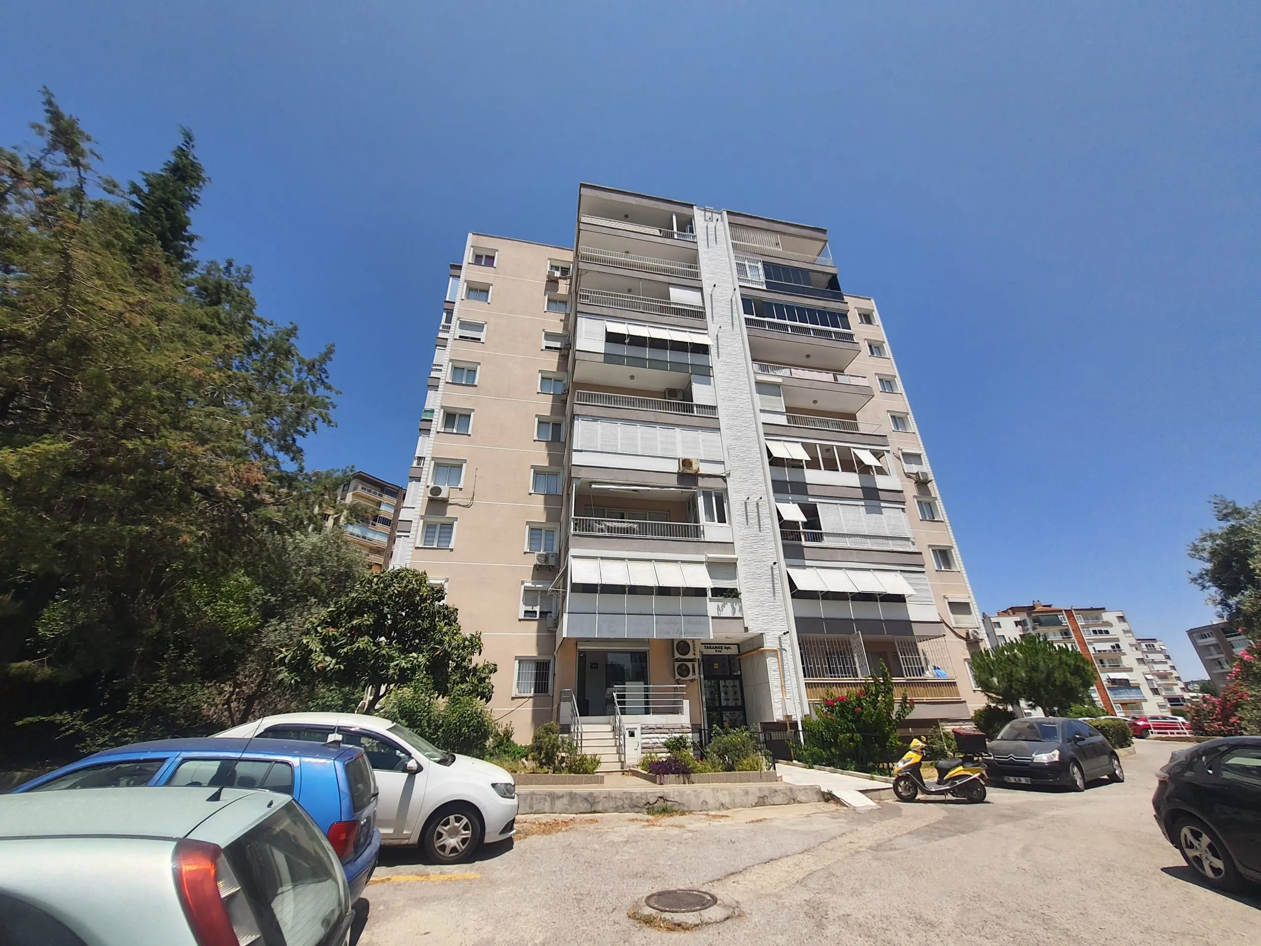 Uğur Ayaz - İzmir Mavişehir Gayrimenkul Danışmanı 20250616 134624 scaled 1