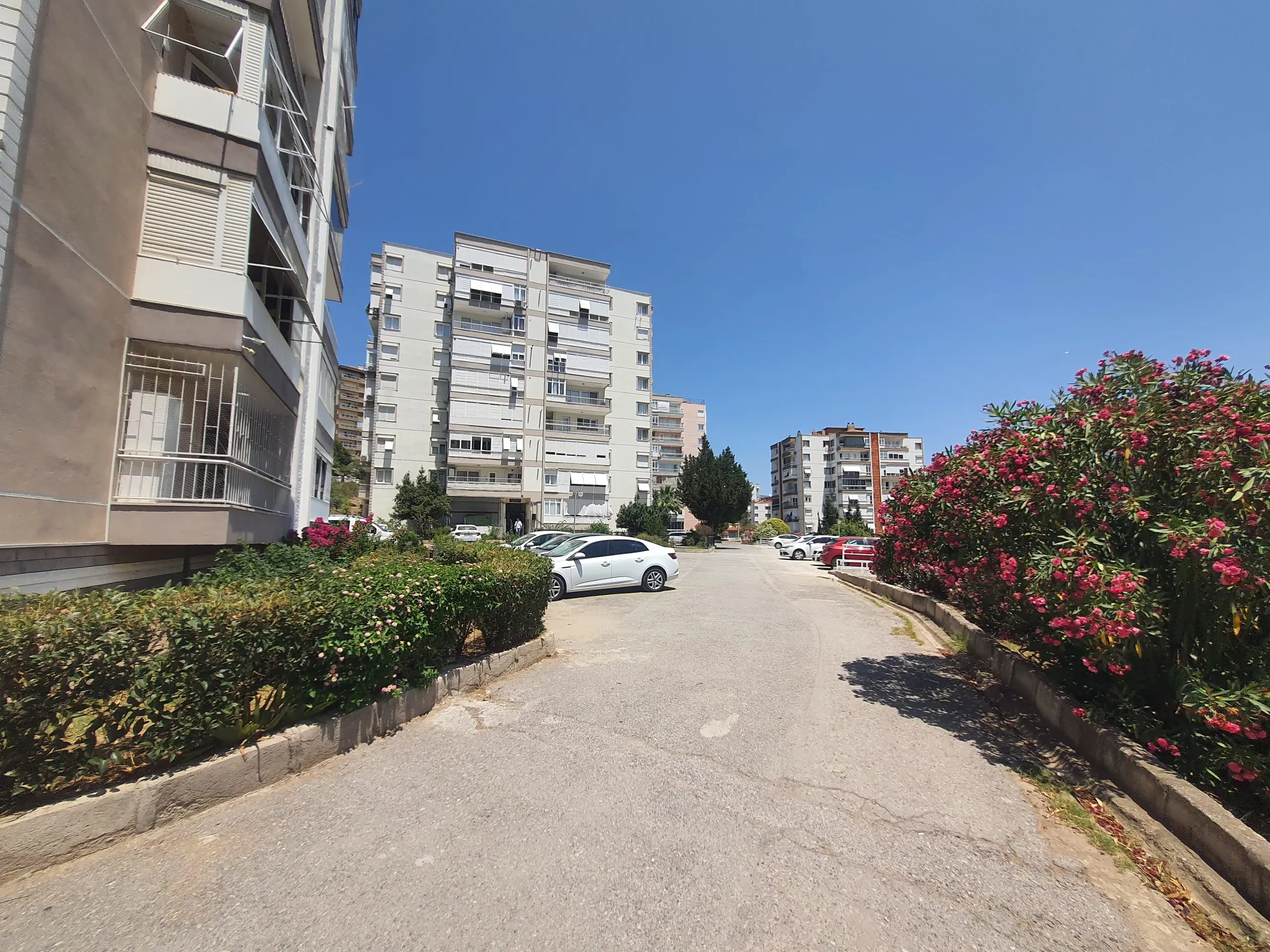 Uğur Ayaz - İzmir Mavişehir Gayrimenkul Danışmanı 20250616 134654 scaled 1