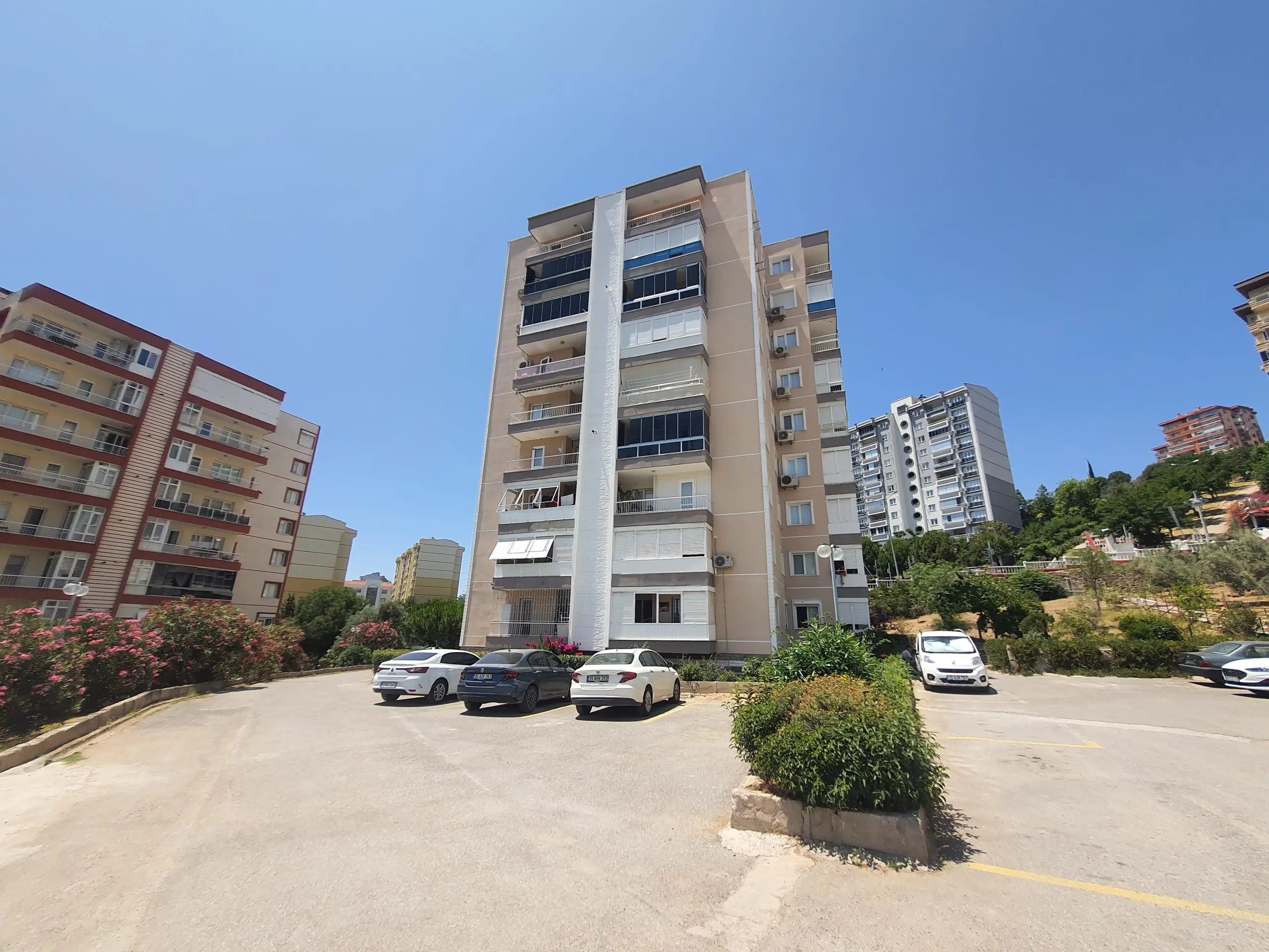 Uğur Ayaz - İzmir Mavişehir Gayrimenkul Danışmanı 20250616 134726 scaled 1