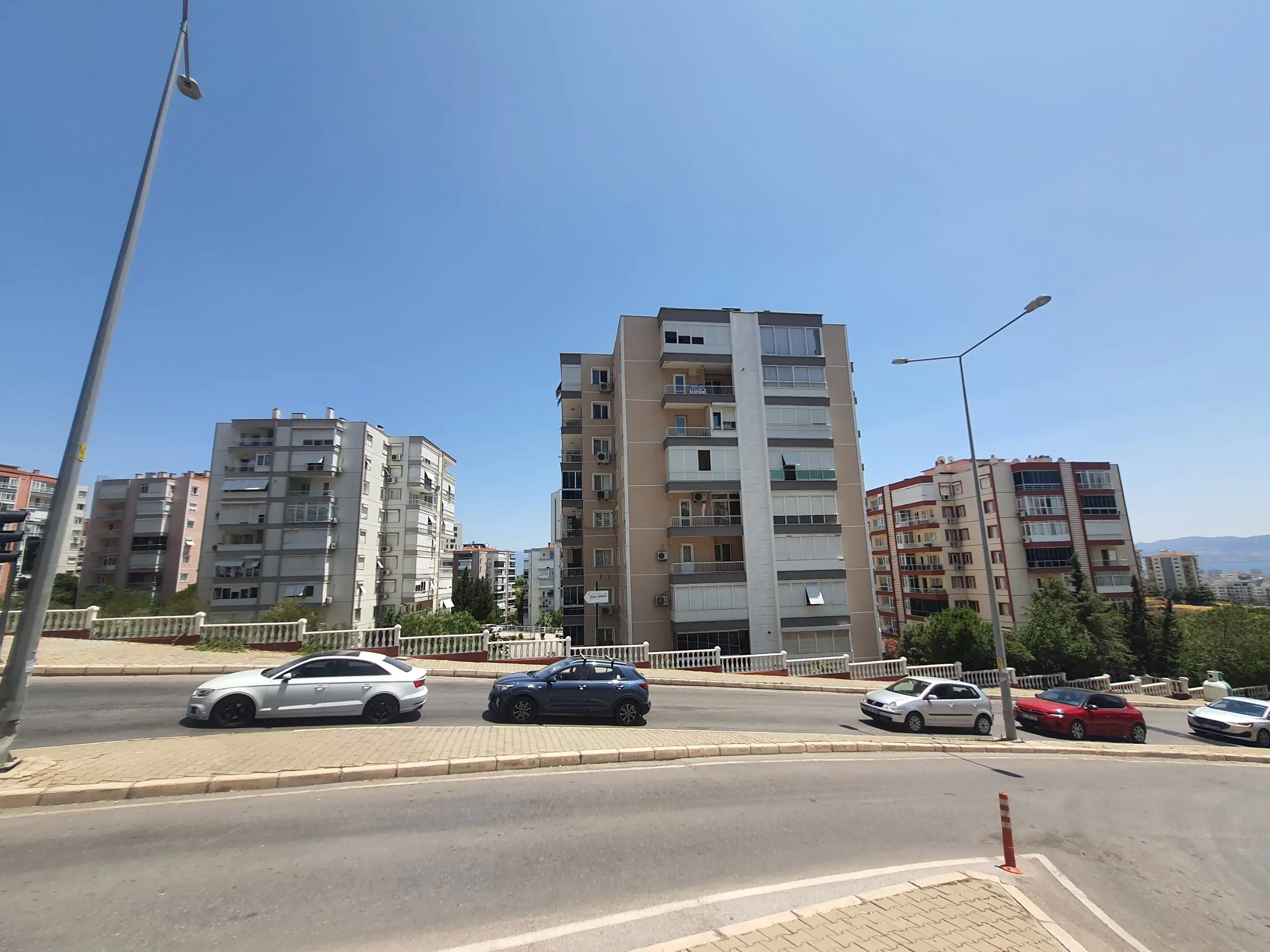 Uğur Ayaz - İzmir Mavişehir Gayrimenkul Danışmanı 20250616 134857 scaled 1