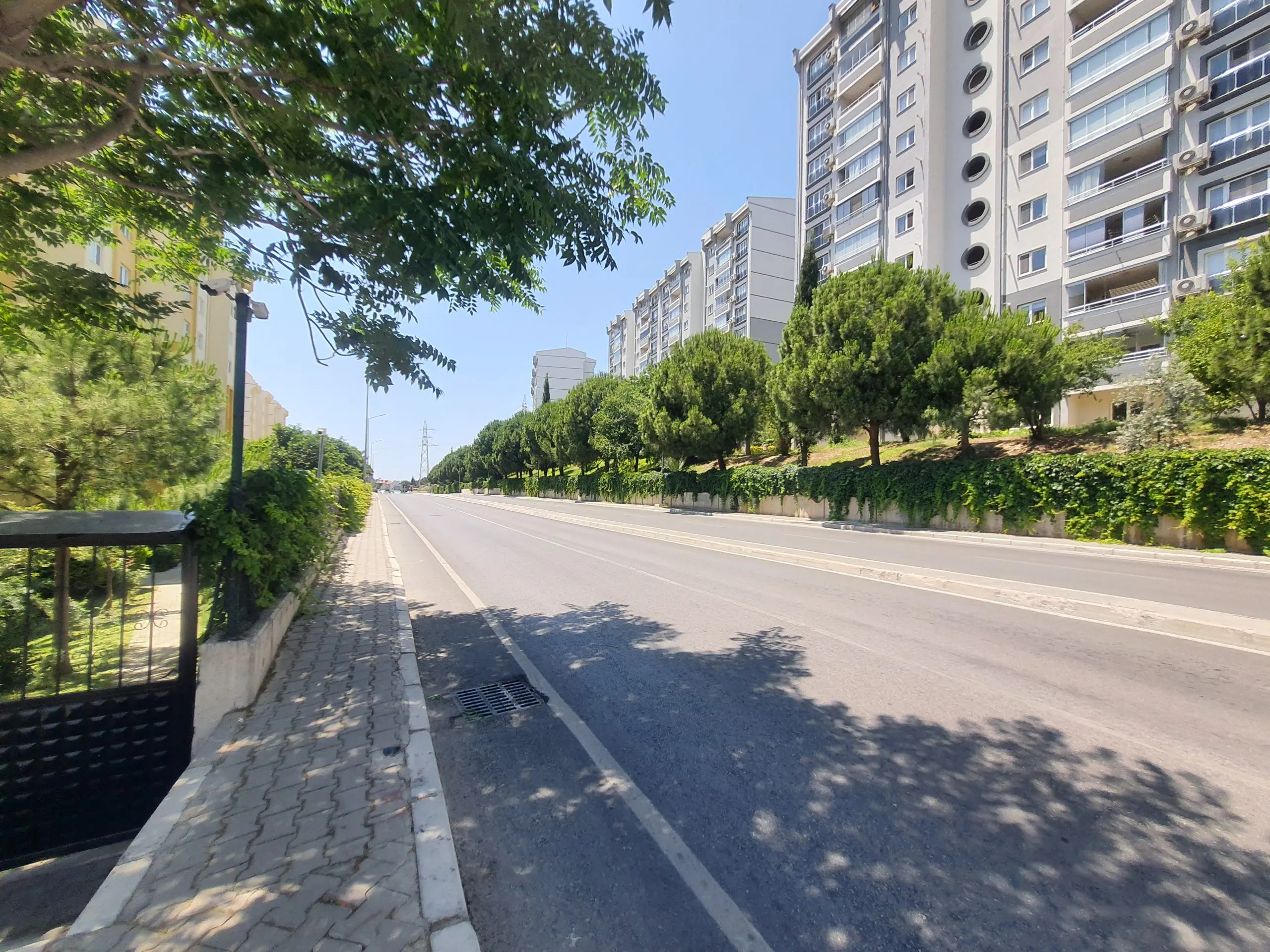 Uğur Ayaz - İzmir Mavişehir Gayrimenkul Danışmanı 20250616 134927 scaled 1