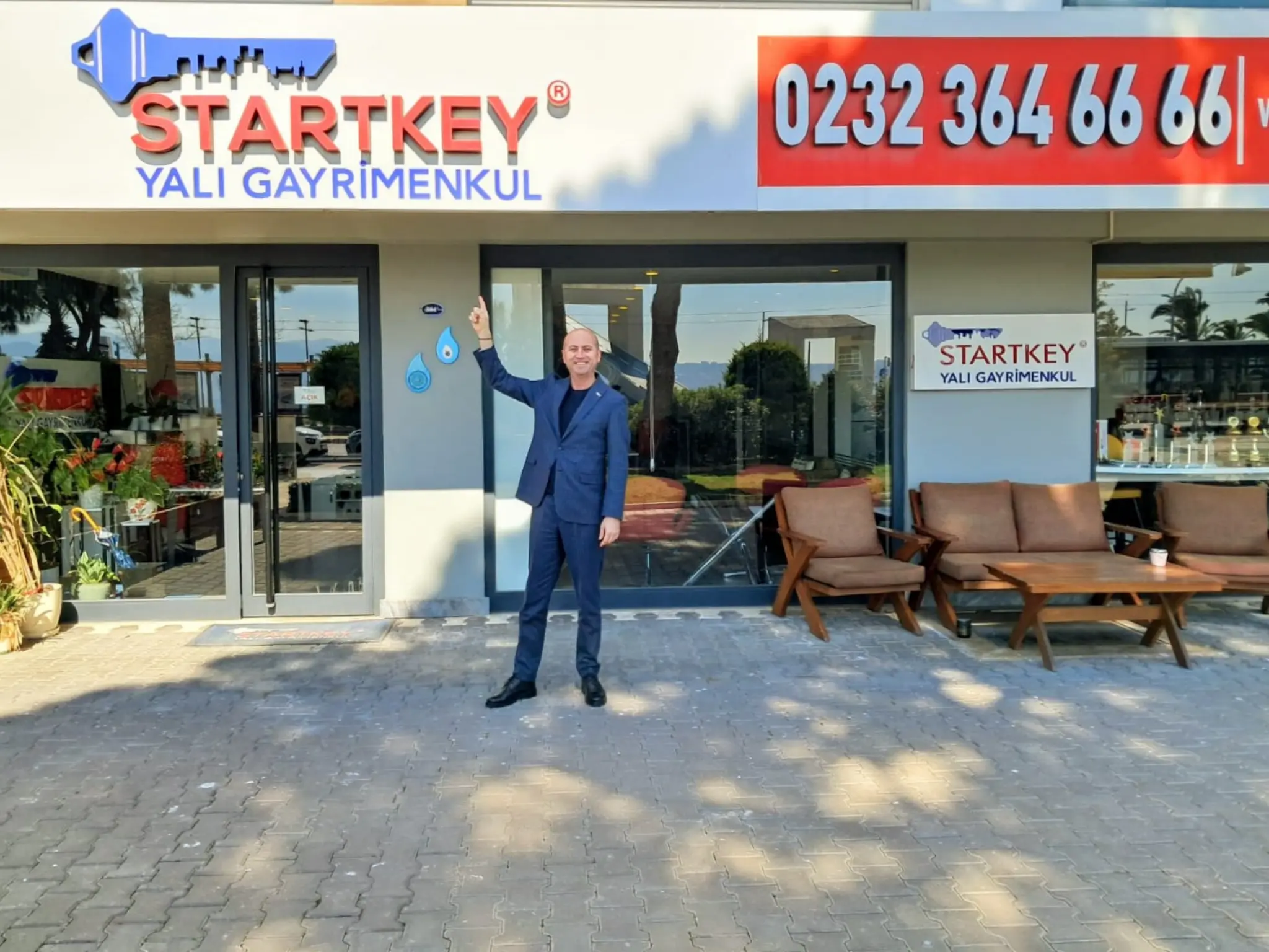 Uğur Ayaz - İzmir Mavişehir Gayrimenkul Danışmanı