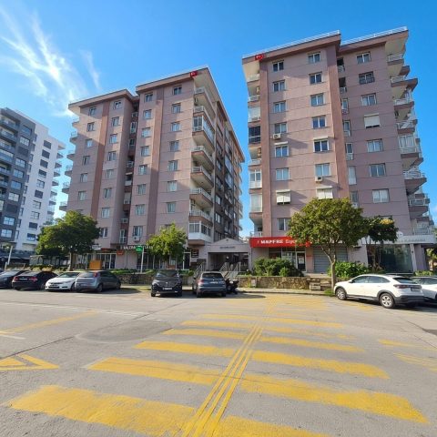 Uğur Ayaz - İzmir Mavişehir Gayrimenkul Danışmanı