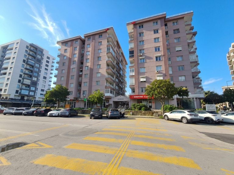 Uğur Ayaz - İzmir Mavişehir Gayrimenkul Danışmanı