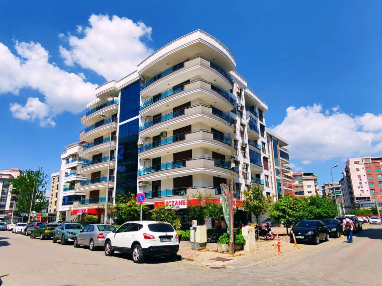 Uğur Ayaz - İzmir Mavişehir Gayrimenkul Danışmanı